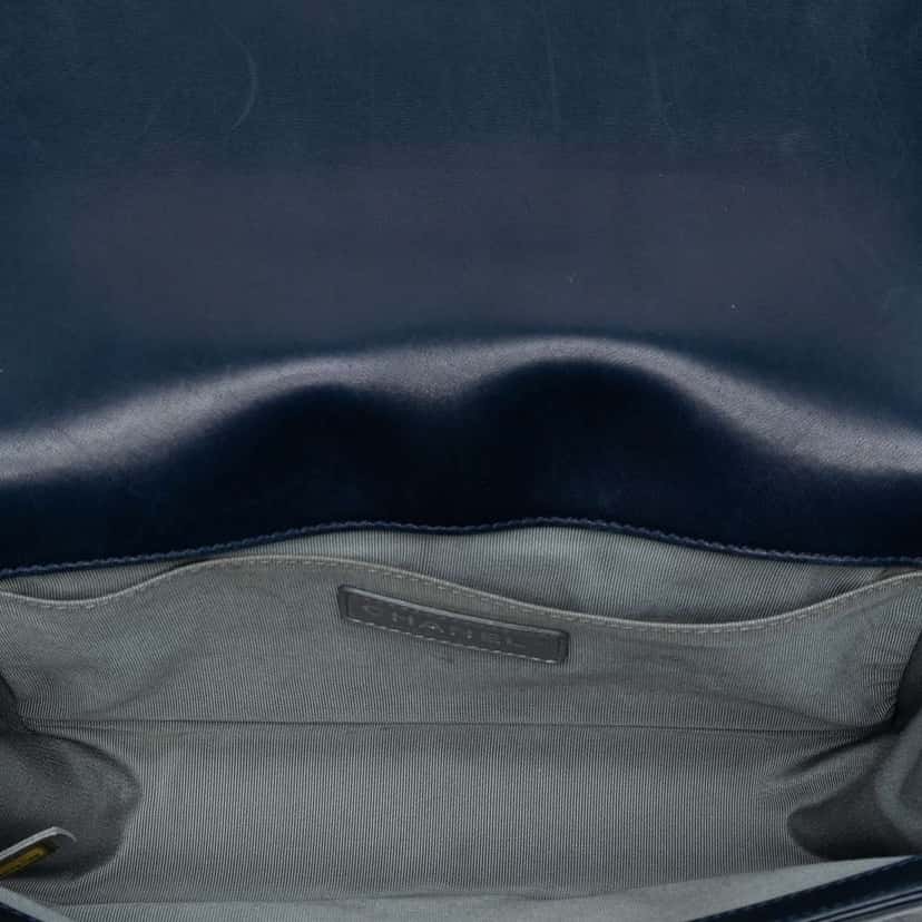 Chanel Old Medium Quilted Lambskin Boy Flap Blue Leather Good condition - Model View