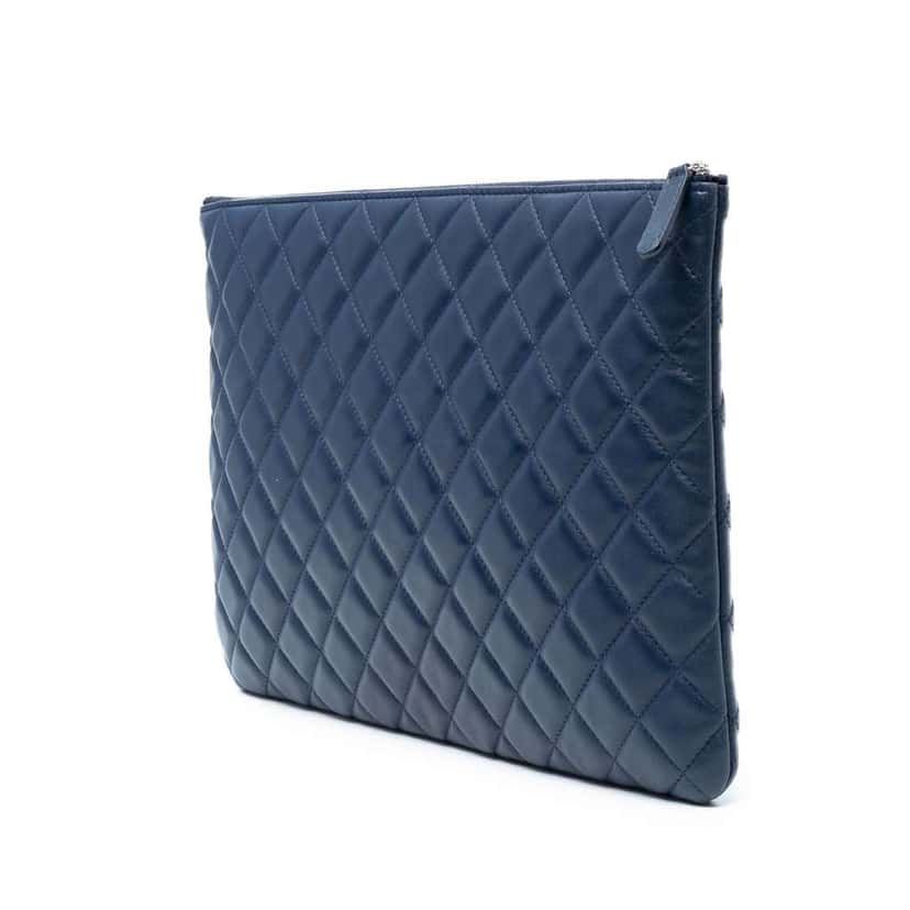 Chanel Large Quilted Lambskin O Case Clutch Blue Leather Good condition - Back View