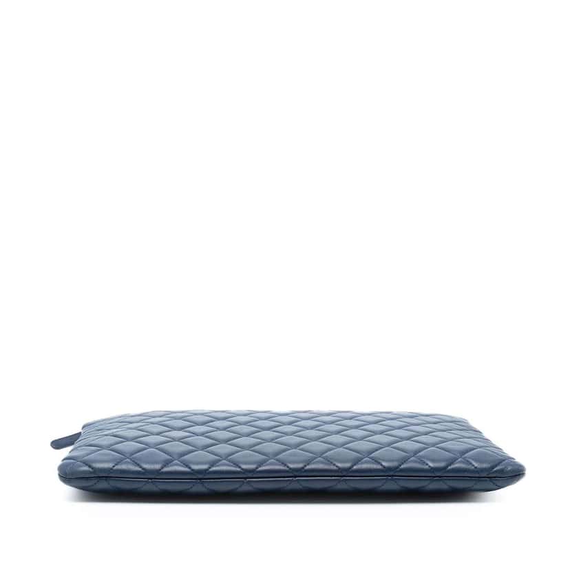 Chanel Large Quilted Lambskin O Case Clutch Blue Leather Good condition - Inside View