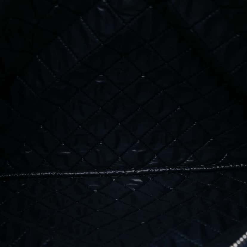 Chanel Large Quilted Lambskin O Case Clutch Blue Leather Good condition - Model View