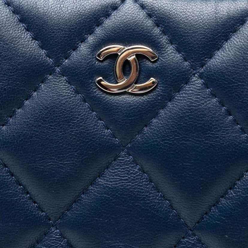 Chanel Large Quilted Lambskin O Case Clutch Blue Leather Good condition - Box View