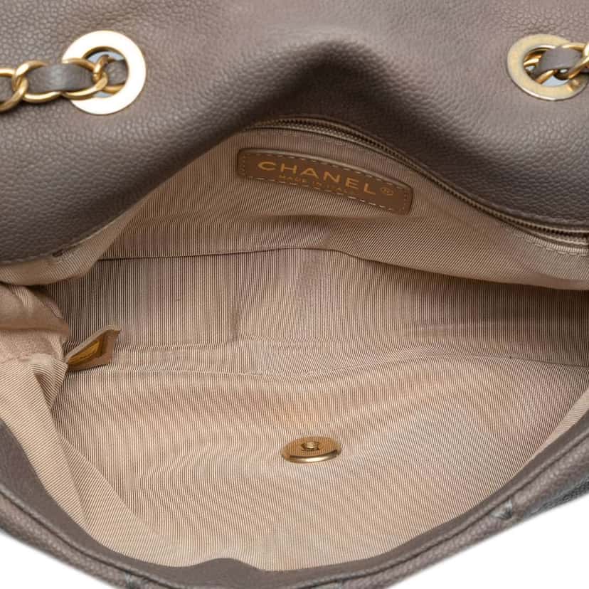 Chanel CC Caviar Wild Stitch Flap Grey Leather Good condition - Model View