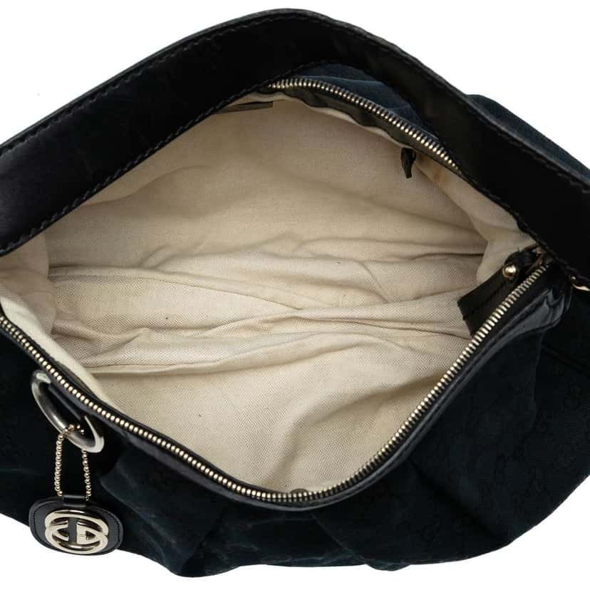 Gucci GG Canvas Sukey Shoulder Bag Black Canvas Good condition - Model View