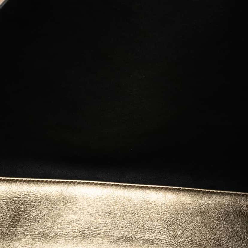 Bottega Veneta Metallic Leather Intrecciomirage Tote Gold Leather Good condition - Model View