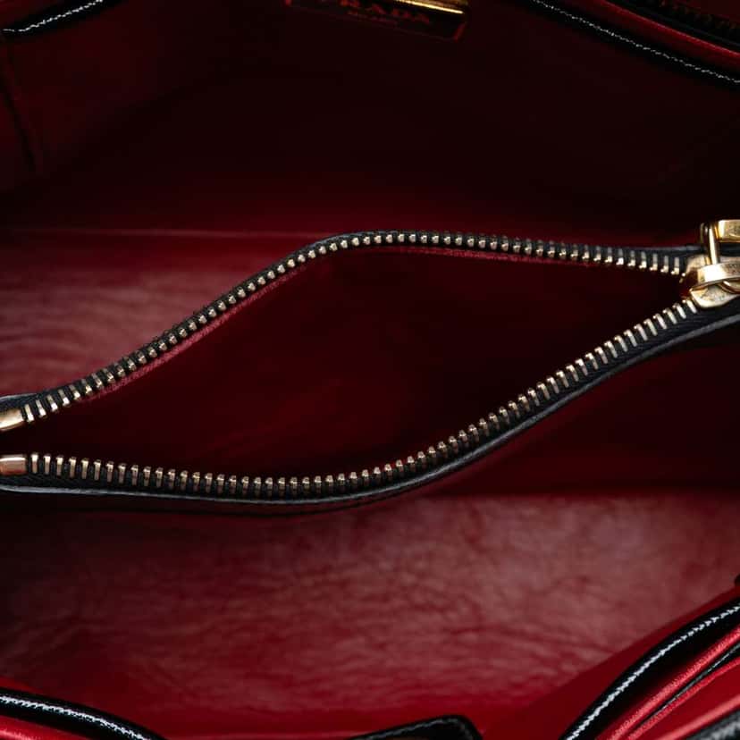 Prada Saffiano Vernice Promenade Dome Satchel Black Leather Good condition - Model View