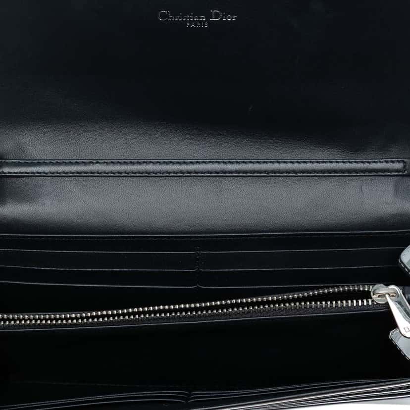 Dior Metallic Patent Microcannage Diorama Wallet on Chain Silver Leather Good condition - Model View