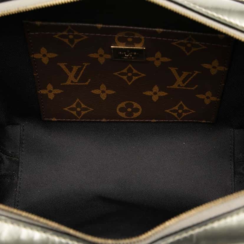 Louis Vuitton Vernis Miroir Venice Silver Leather Good condition - Model View