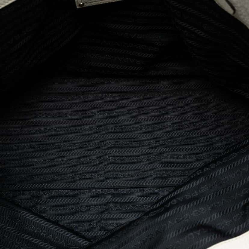 Prada Vitello Daino Side Zip Tote White Leather Good condition - Model View