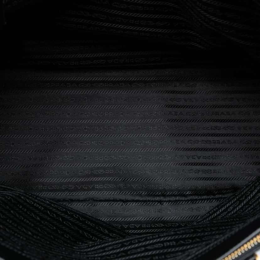 Prada Extra Large Saffiano Lux Galleria Double Zip Tote Black Leather Good condition - Model View