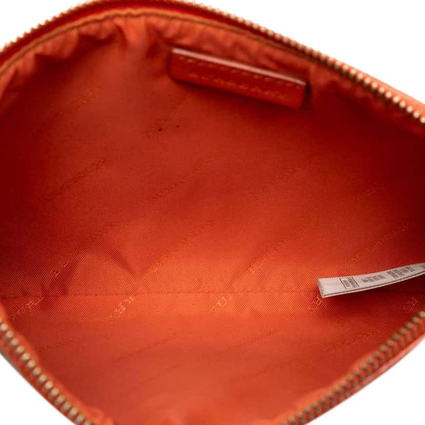 Burberry Haymarket Check Coated Canvas Peyton Crossbody Brown Canvas Good condition - Model View