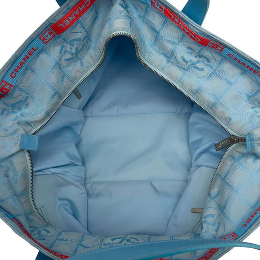 Chanel New Travel Line Nylon Tote Blue Good condition - Model View