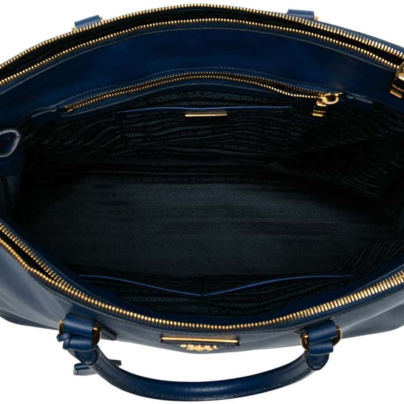 Prada Extra Large Saffiano Lux Galleria Double Zip Tote Blue Leather Good condition - Model View