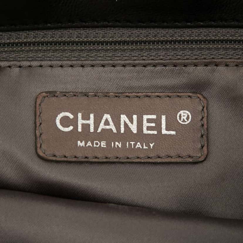 Chanel Lambskin Pearl Obsession Flap Black Leather Good condition - Box View