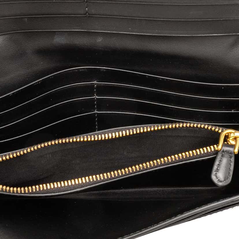 Prada Large Quilted Leather Wallet Black Leather Good condition - Model View