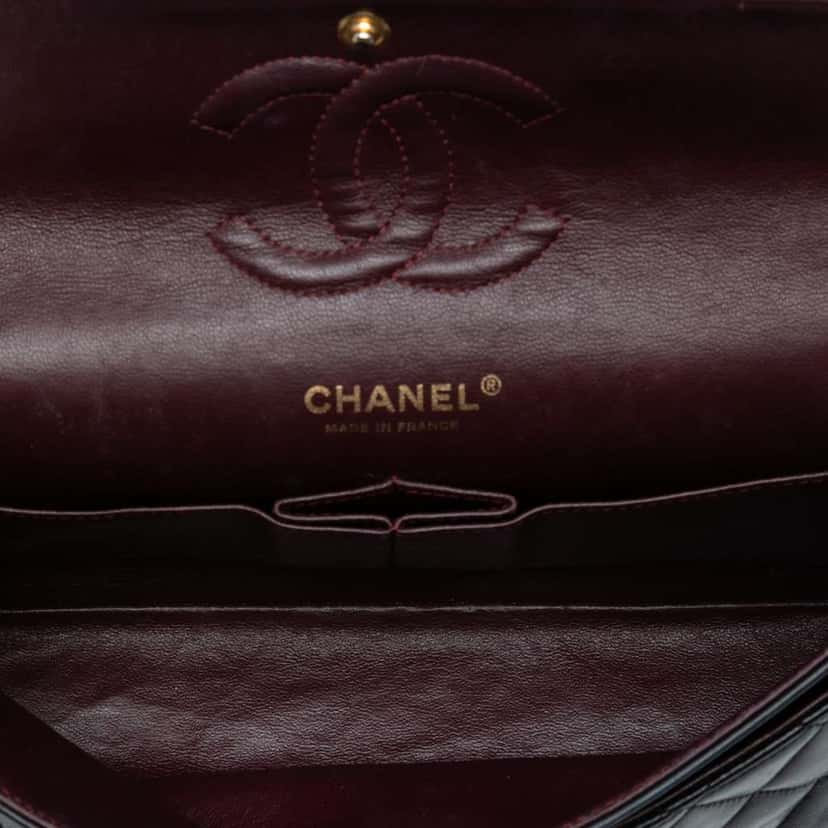 Chanel Medium Classic Lambskin Double Flap Black Leather Good condition - Model View