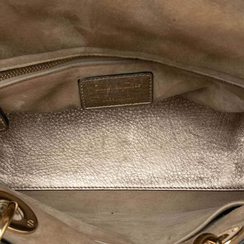 Dior Medium Metallic Grained Calfskin Cannage Supple Lady Dior Gold Leather Good condition - Model View