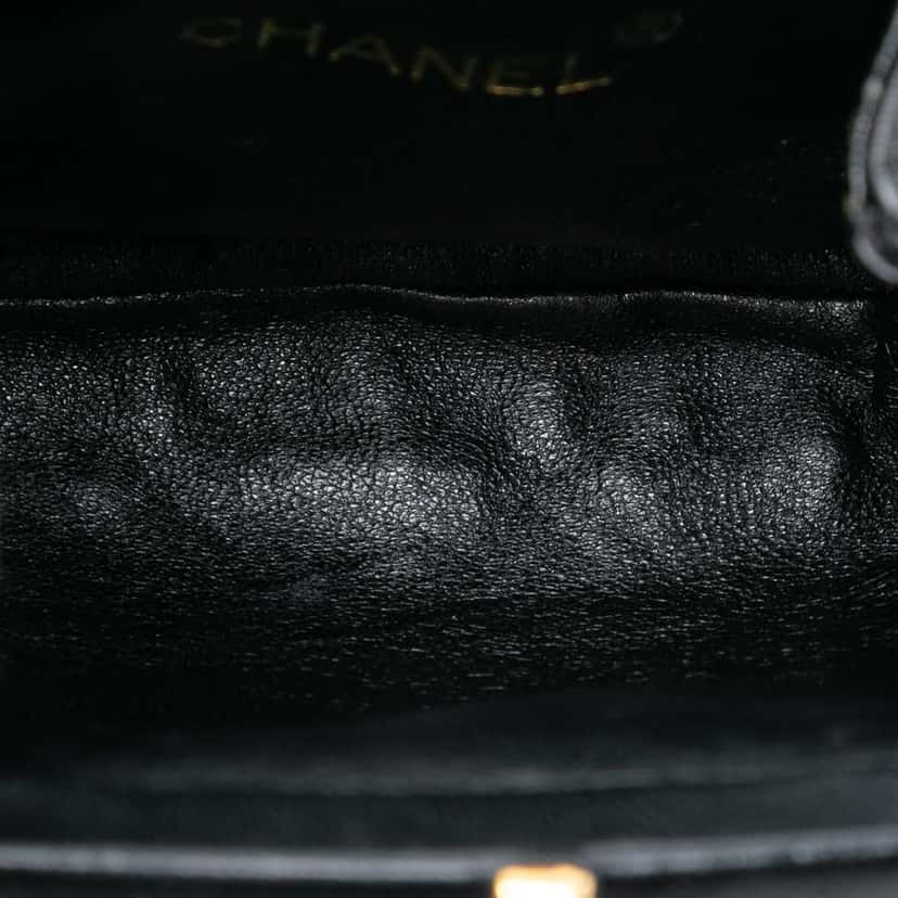 Chanel Quilted Lambskin Frame Bijoux Chain Kiss Lock Belt Bag Black Leather Good condition - Model View