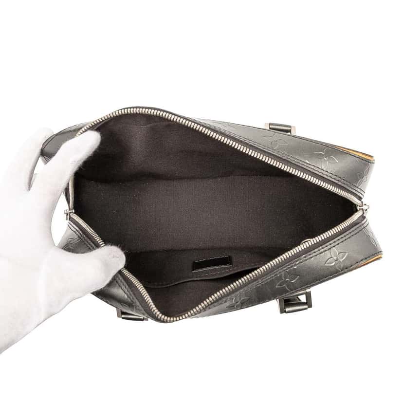 Louis Vuitton Monogram Mat Shelton Grey Leather Good condition - Model View