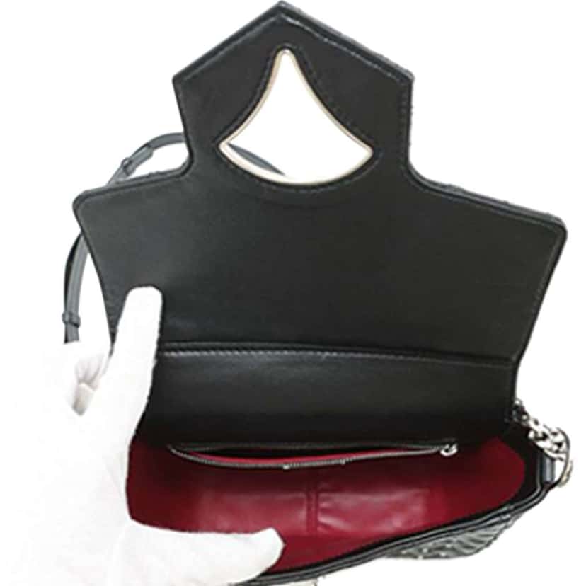 Bvlgari Medium Quilted Leather Divas Dream Crossbody Black Leather Good condition - Model View