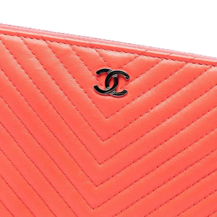 Chanel CC Chevron Calfskin Zip Clutch Orange Leather Good condition - Box View
