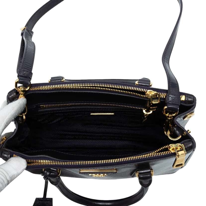 Prada Small Saffiano Vernice Galleria Double Zip Satchel Purple Leather Good condition - Model View