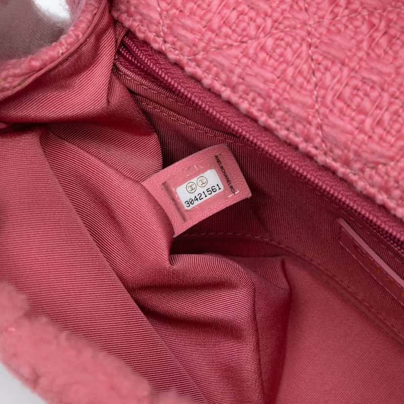 Chanel CC Quilted Shearling and Tweed Single Flap Pink Wool Very good condition - Box View