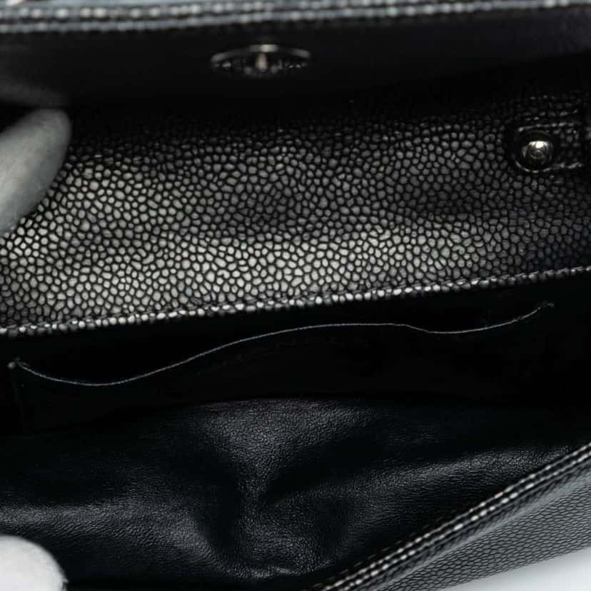 Chanel CC Metallic Caviar Interlaced Chain Clutch on Strap Black Leather Very good condition - Model View