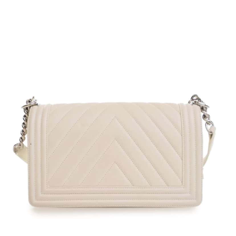 Chanel Old Medium Chevron Lambskin Boy Flap White Leather Good condition - Model View
