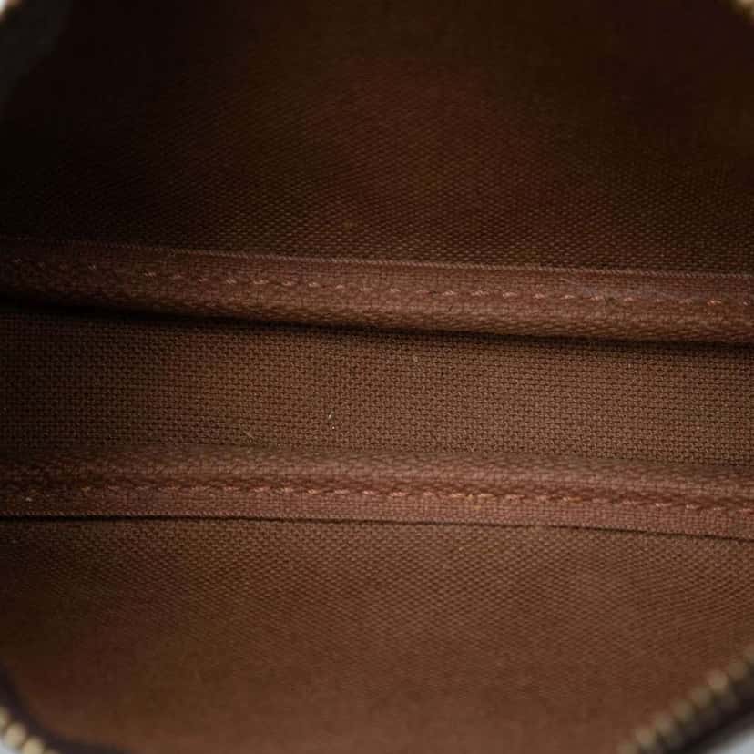 Louis Vuitton Monogram Mini Pochette Accessoires Brown Good condition - Model View