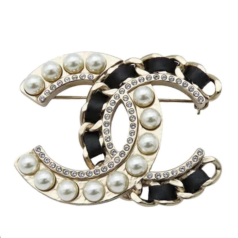 Chanel CC Gold Plated Faux Pearl and Rhinestones Brooch Gold Metal Good condition - Front View