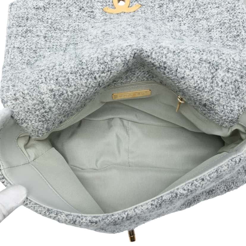 Chanel Large Tweed 19 Flap Grey Tweed Good condition - Model View