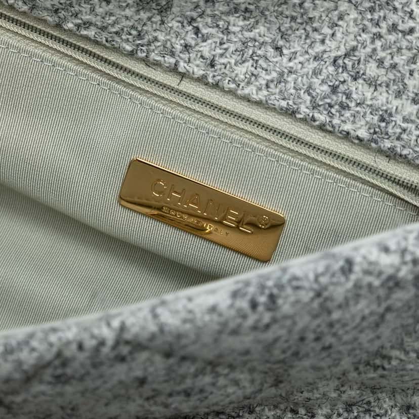 Chanel Large Tweed 19 Flap Grey Tweed Good condition - Box View