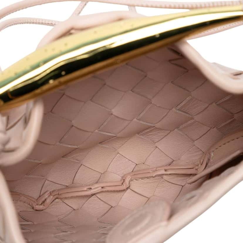Bottega Veneta Baby Lambskin Intrecciato Sardine Pink Leather Good condition - Model View