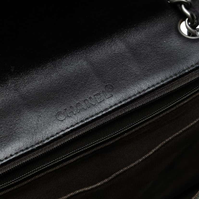 Chanel Medium Classic Chocolate Bar Denim Single Flap Blue Denim Good condition - Model View