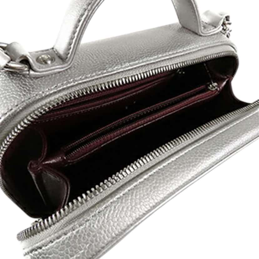 Chanel Medium Caviar CC Filigree Vanity Case Silver Leather Good condition - Model View