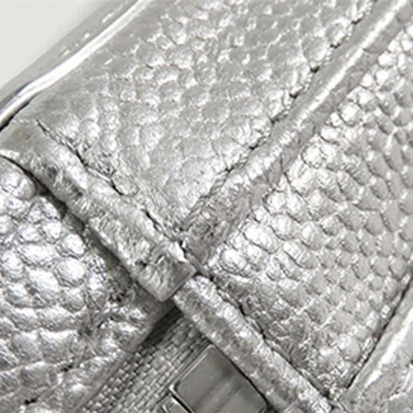 Chanel Medium Caviar CC Filigree Vanity Case Silver Leather Good condition - Box View