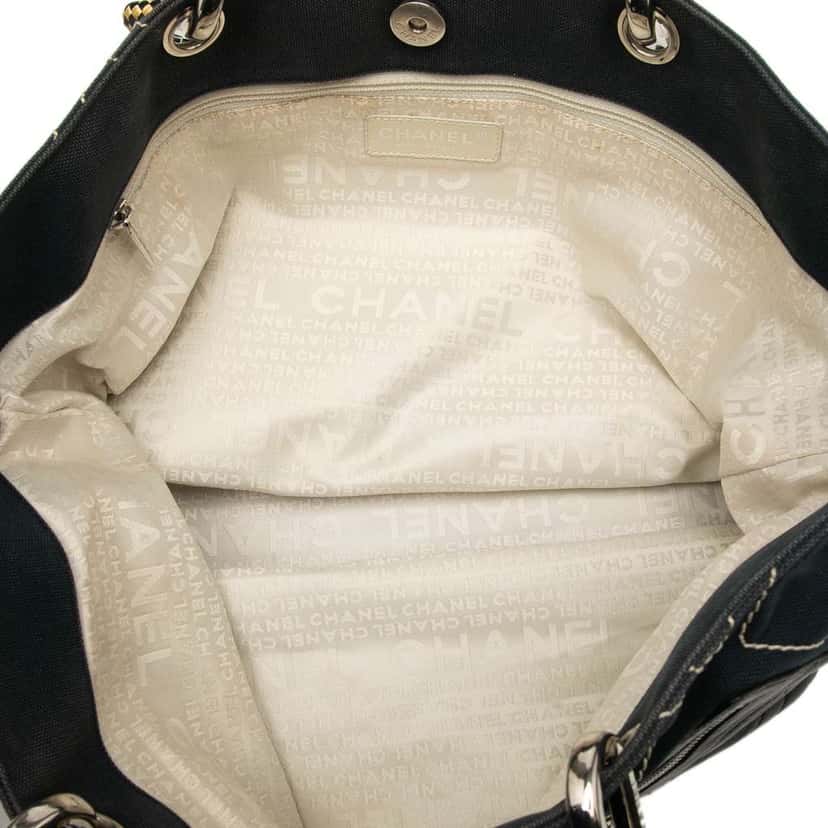 Chanel Cruise Line Medium CC No.5 Quilted Canvas Tote Blue Canvas Good condition - Model View