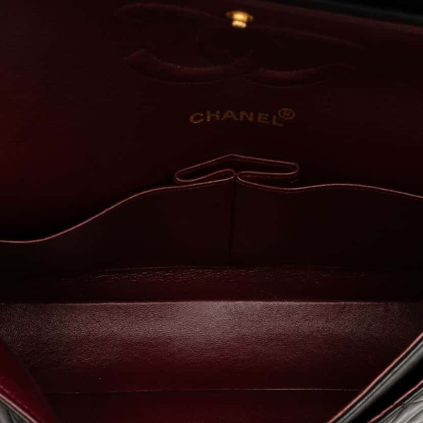 Chanel Medium Classic Lambskin Double Flap Black Leather Good condition - Model View