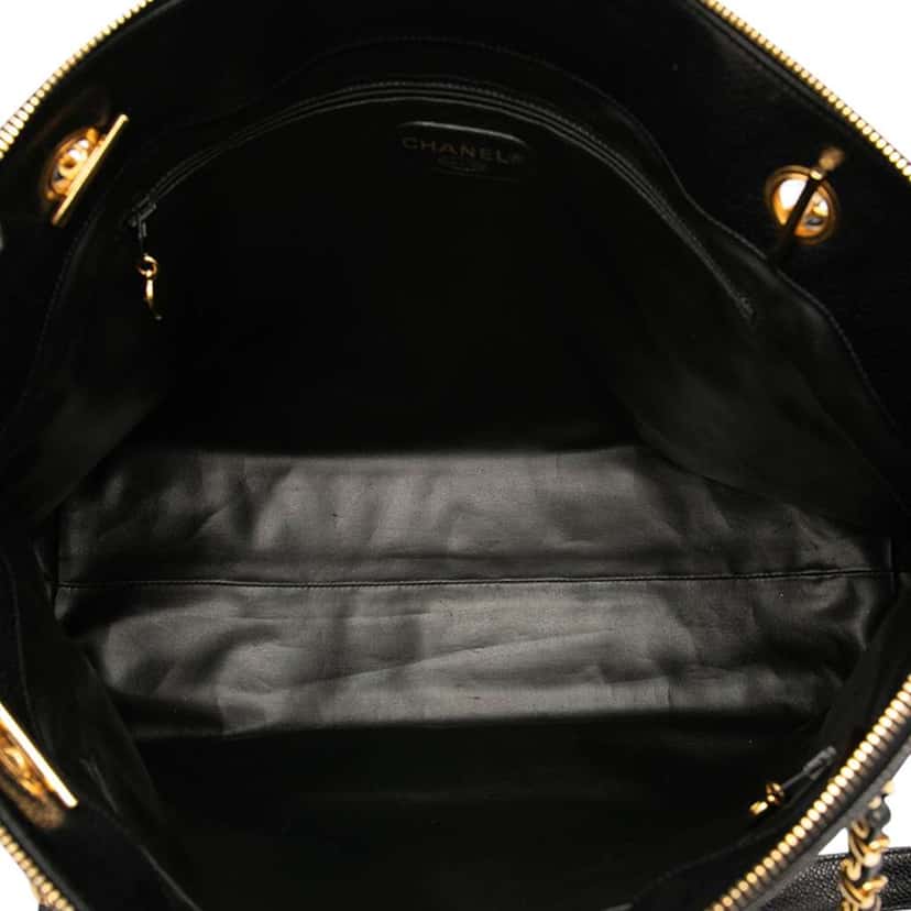 Chanel CC Caviar Chain Zip Tote Black Leather Good condition - Model View