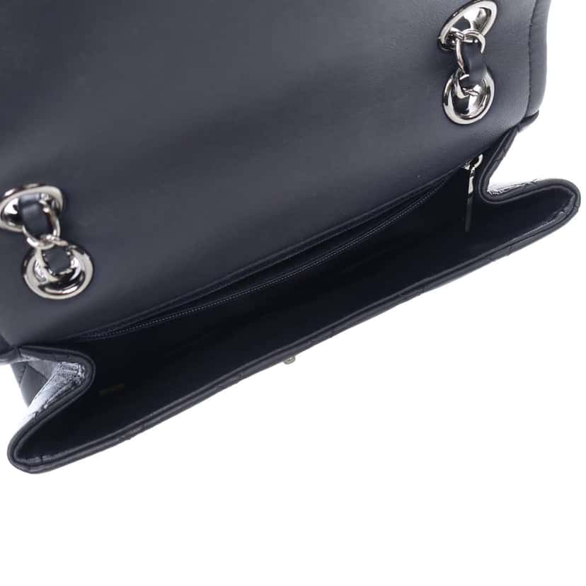 Chanel Quilted Lambskin Elementary Chic Flap Blue Leather Good condition - Model View