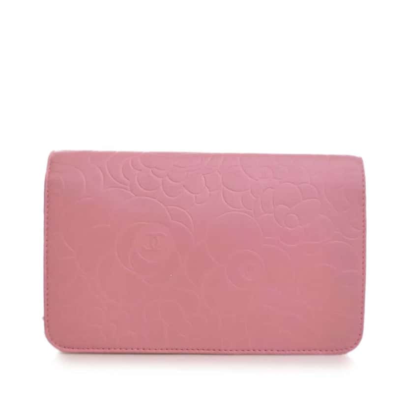 Chanel CC Embossed Lambskin Camellia Wallet On Chain Pink Leather Good condition - Model View