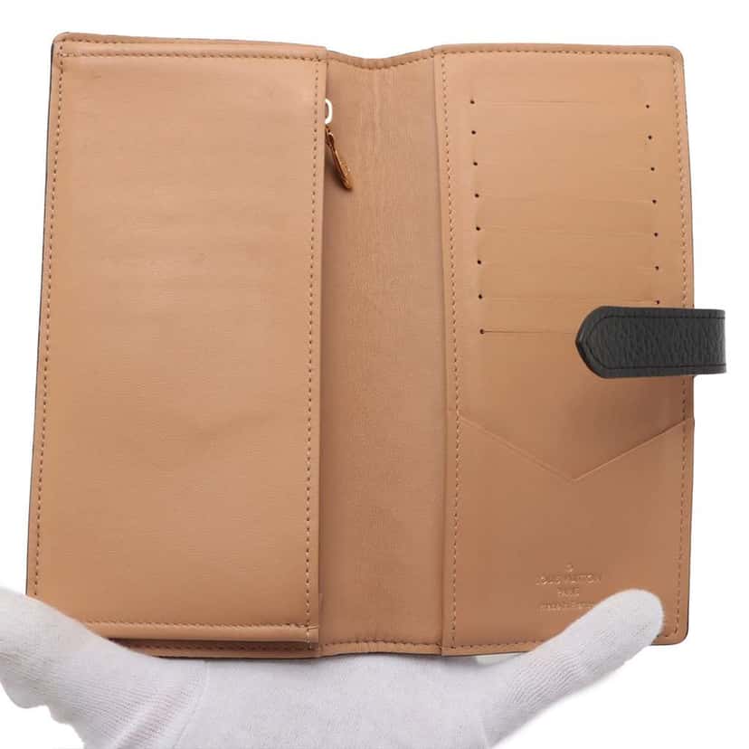 Louis Vuitton Taurillon Capucine Vertical Wallet Black Leather Good condition - Inside View