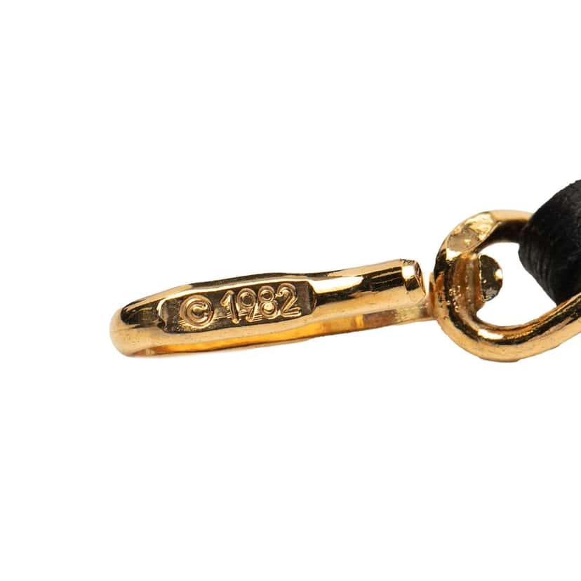 Chanel Gold Plated Leather Woven Medallion Chain Belt Gold Metal Good condition - Model View