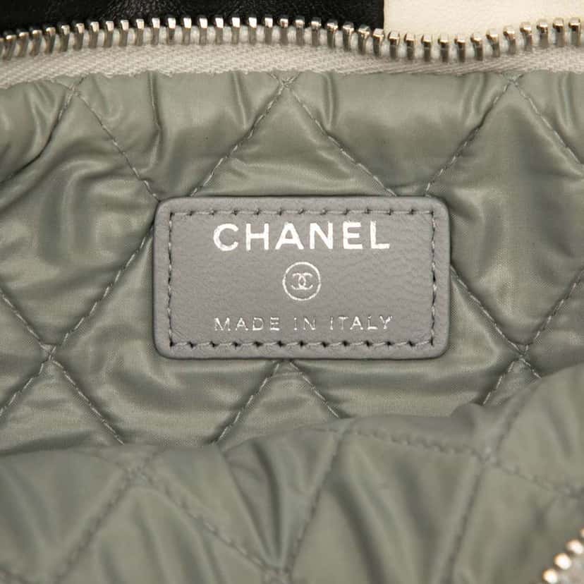 Chanel Medium Lambskin Colorblock Patchwork O Case White Leather Good condition - Box View