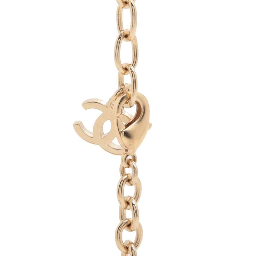 Chanel CC Gold Plated Rhinestone Embellished Round Logo Pendant Necklace Gold Metal Good condition - Model View