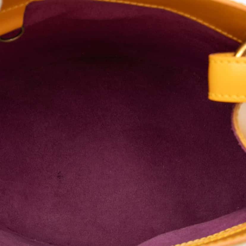 Louis Vuitton Epi Cluny Yellow Leather Good condition - Model View