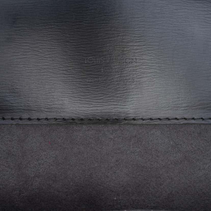 Louis Vuitton Epi Cluny Black Leather Good condition - Box View