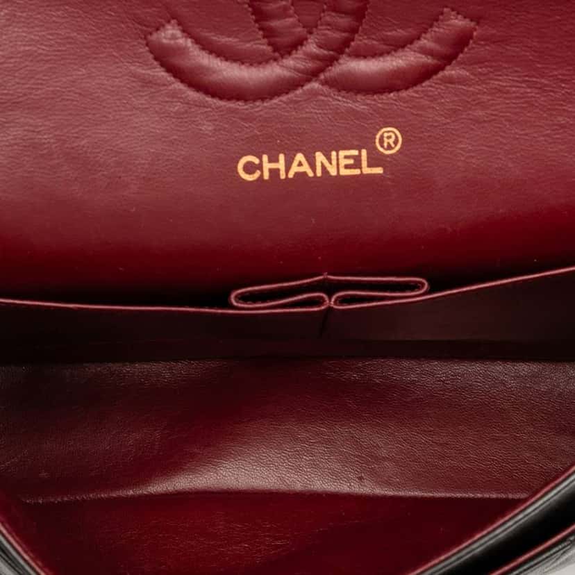 Chanel Medium Classic Lambskin Double Flap Black Leather Good condition - Model View