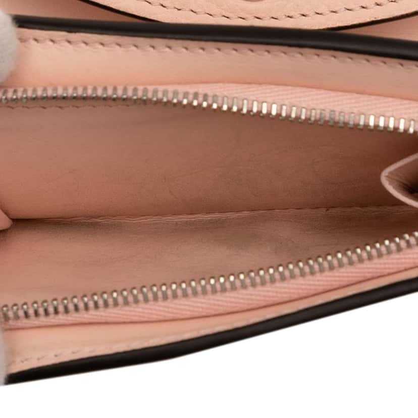 Louis Vuitton Monogram Mahina Iris XS Pink Leather Good condition - Model View