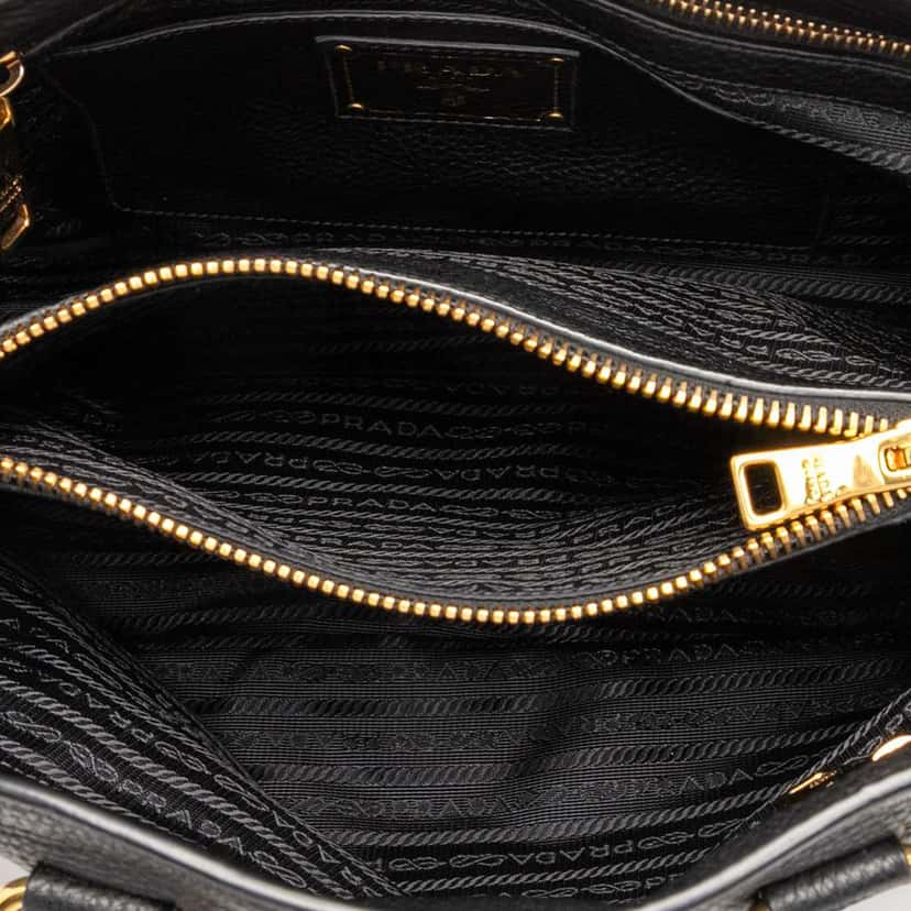 Prada Vitello Daino Open Convertible Tote Black Leather Good condition - Model View